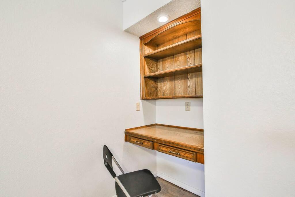 Hot Tub, Privacy, Sleeps 11 & Tons Of Space! Lubbock Ngoại thất bức ảnh
