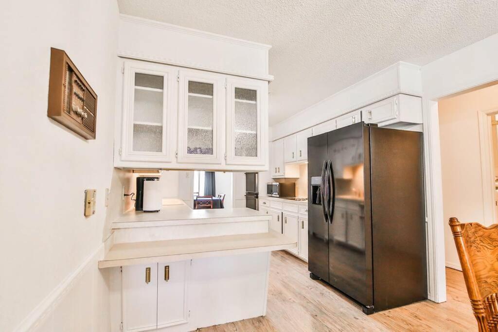 Hot Tub, Privacy, Sleeps 11 & Tons Of Space! Lubbock Ngoại thất bức ảnh