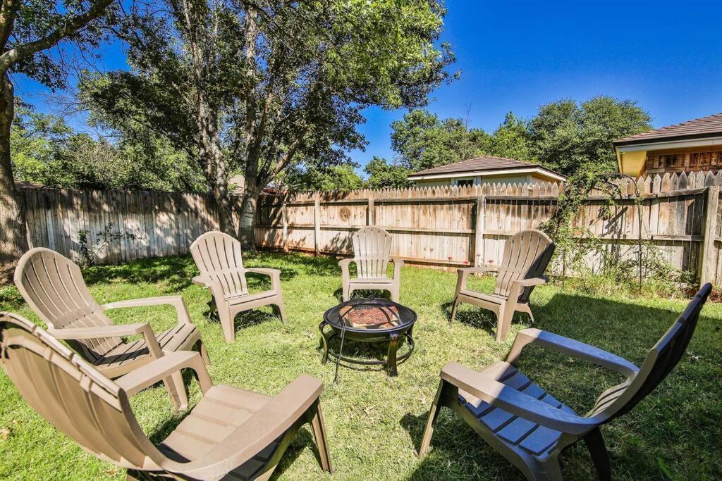 Hot Tub, Privacy, Sleeps 11 & Tons Of Space! Lubbock Ngoại thất bức ảnh