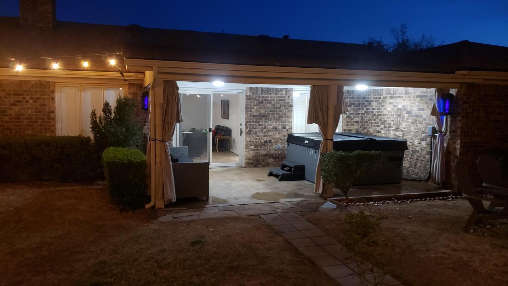 Hot Tub, Privacy, Sleeps 11 & Tons Of Space! Lubbock Ngoại thất bức ảnh